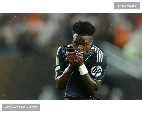 贝林厄姆直塞助攻罗德里戈,瞬间撕裂曼城防线 贝林厄姆直塞助攻罗德里戈,瞬间撕裂曼城防线